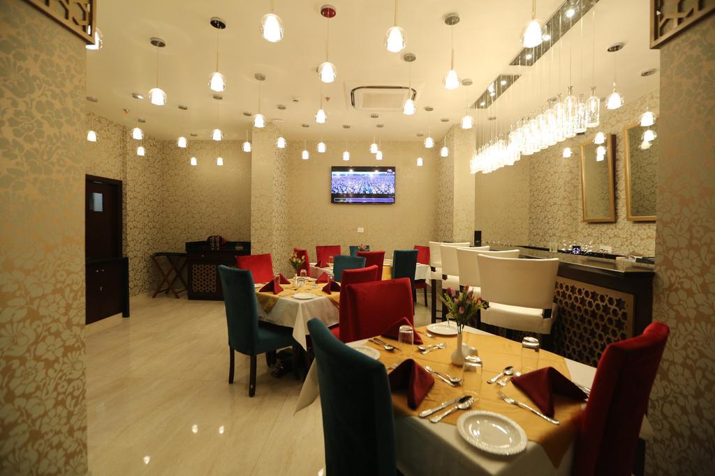 Comfort Inn Sapphire - A Inde Hotel Jaipur Buitenkant foto