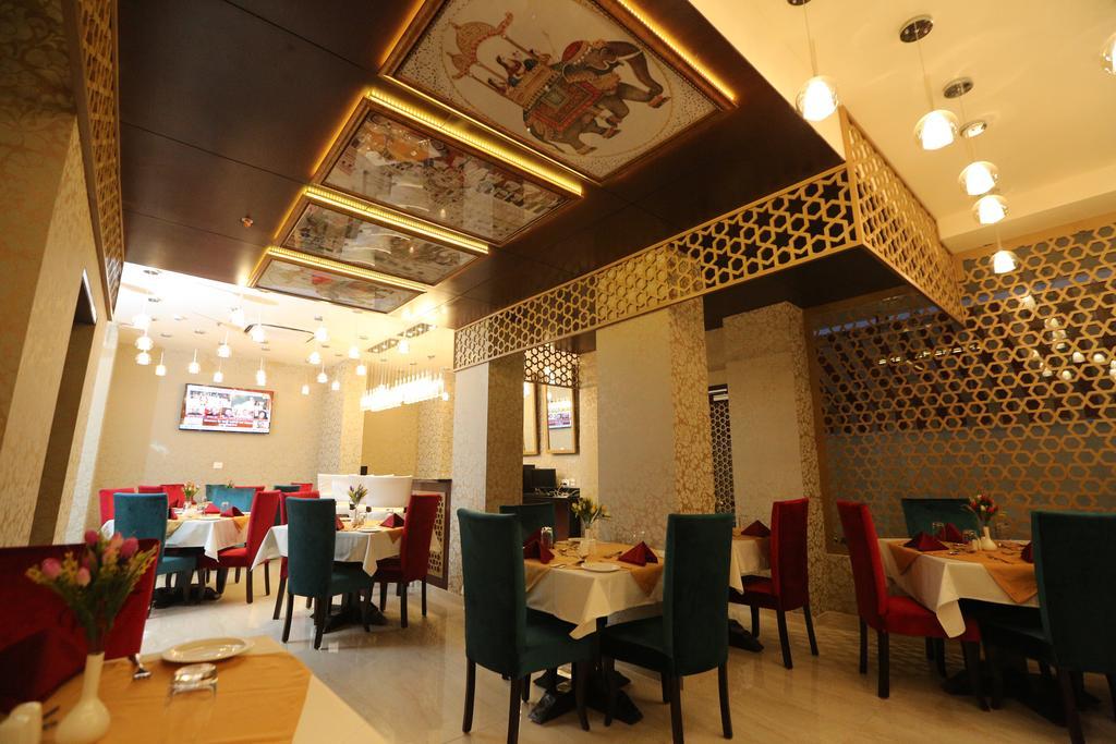 Comfort Inn Sapphire - A Inde Hotel Jaipur Buitenkant foto
