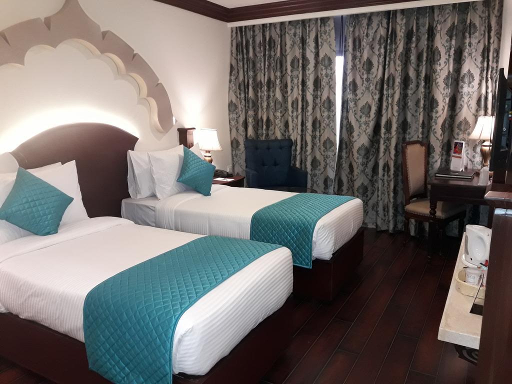 Comfort Inn Sapphire - A Inde Hotel Jaipur Buitenkant foto