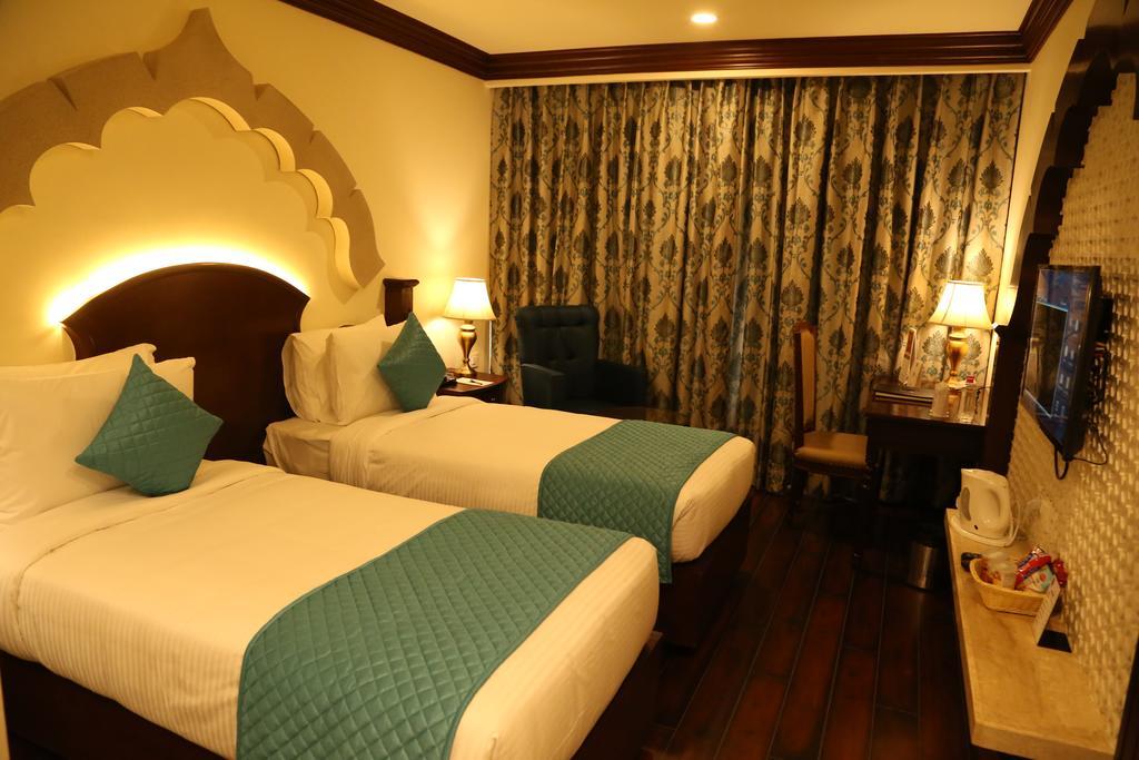Comfort Inn Sapphire - A Inde Hotel Jaipur Buitenkant foto