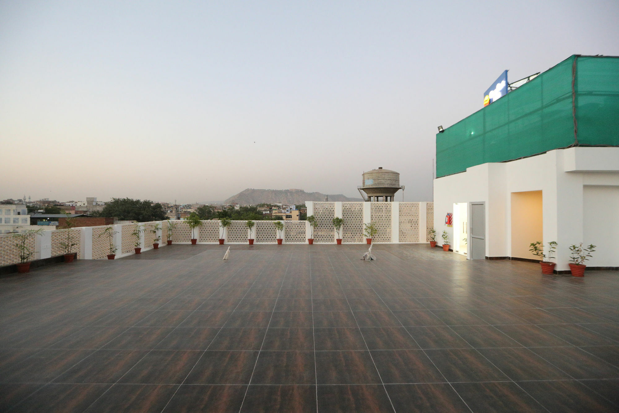 Comfort Inn Sapphire - A Inde Hotel Jaipur Buitenkant foto