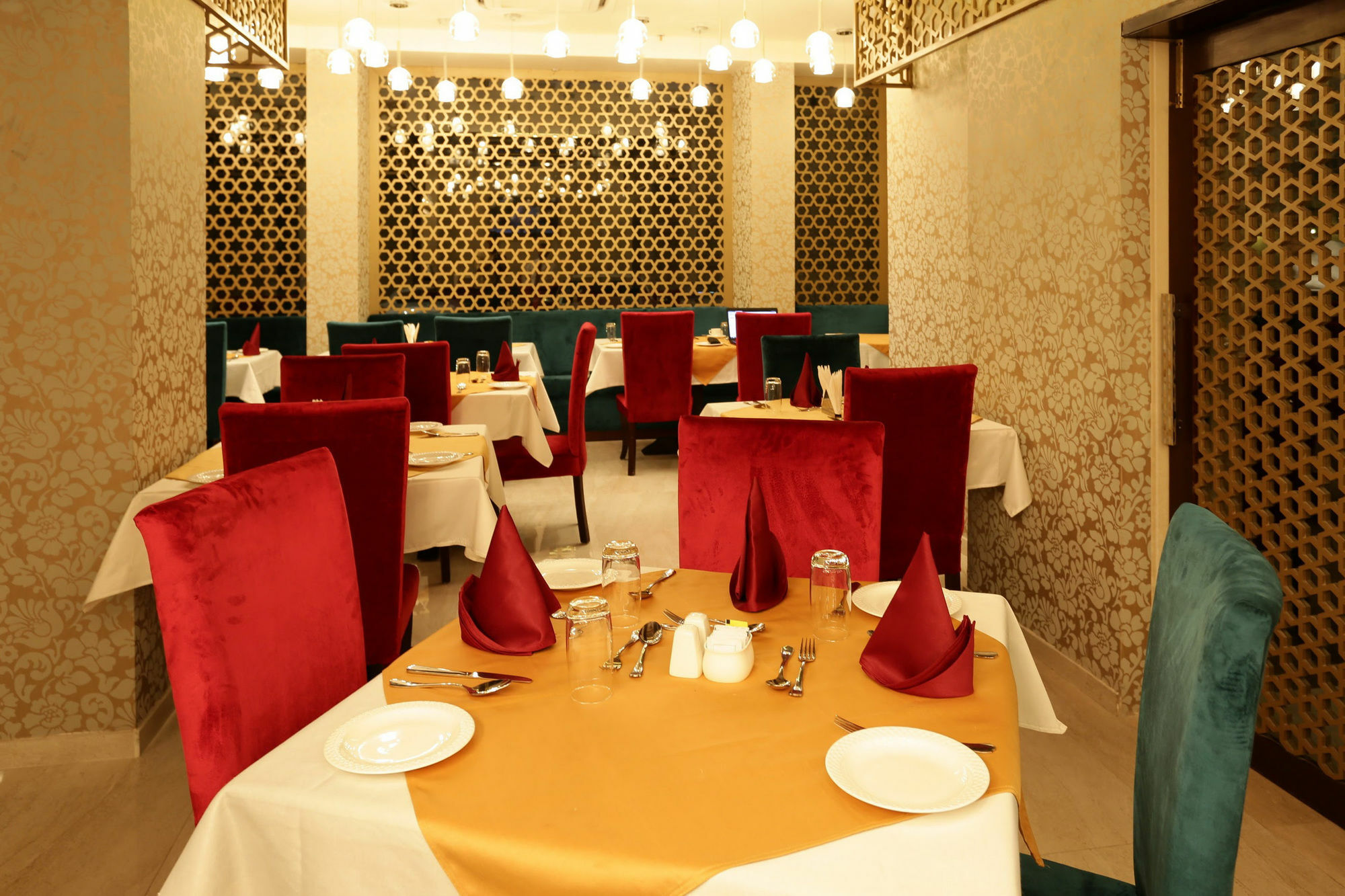 Comfort Inn Sapphire - A Inde Hotel Jaipur Buitenkant foto